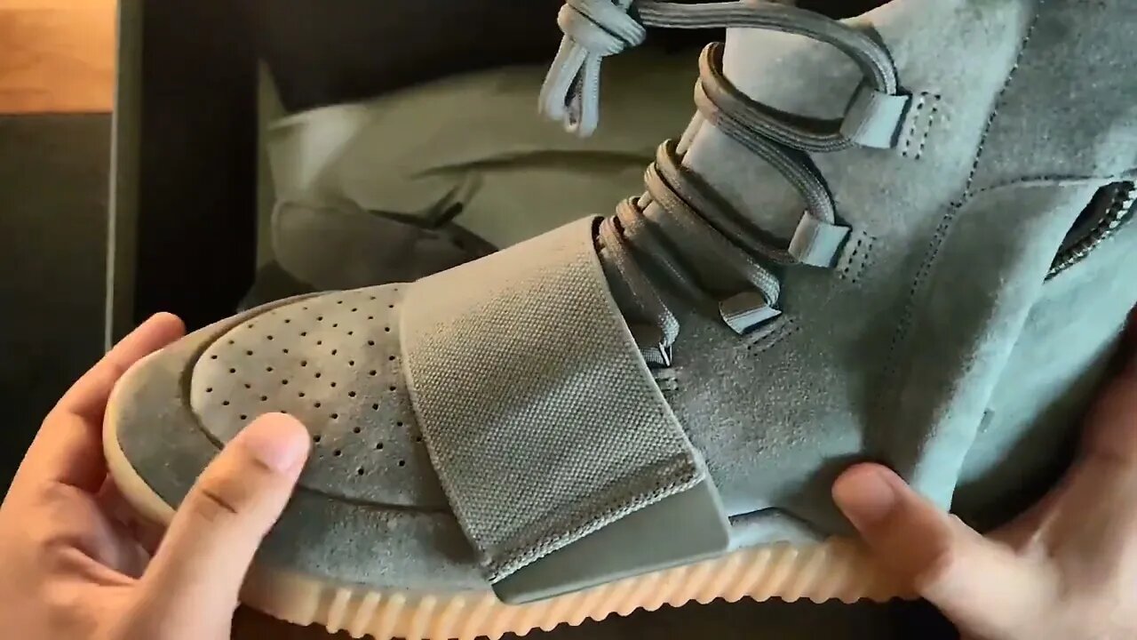 Kickwho Yeezy 750 Boost (Insane Quality)