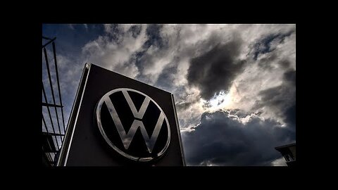 NOTIZIE DAL MONDO Germania,Volkswagen chiuderà 3 stabilimenti su 10 in Germania,abbasserà i salari del 10%,non li adeguerà all'aumento del costo vita per i prossimi 2 anni fino al 2027 e licenzierà migliaia di lavoratori in esubero