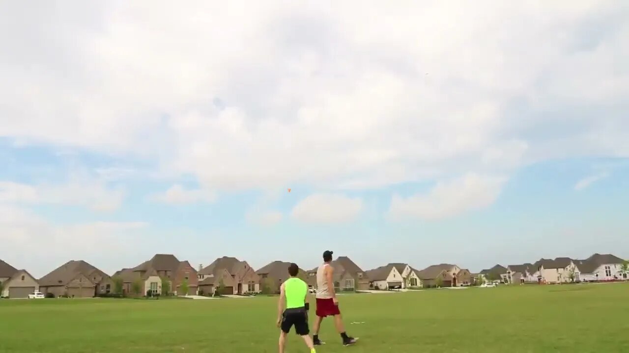 Frisbee Boomerang Trick Shot Battle