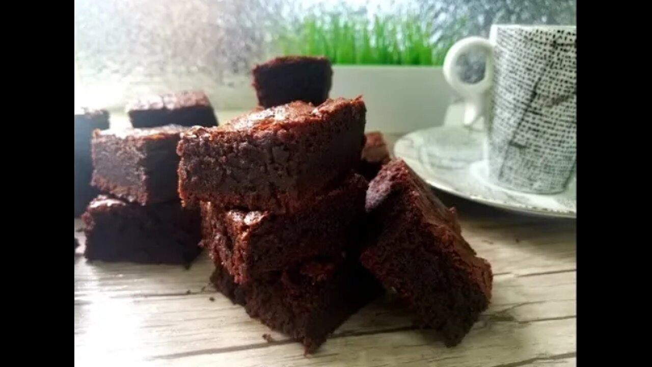 SUPER GOOEY BROWNIE