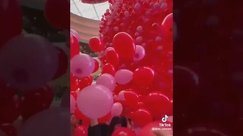 Releasing 5000 balloons