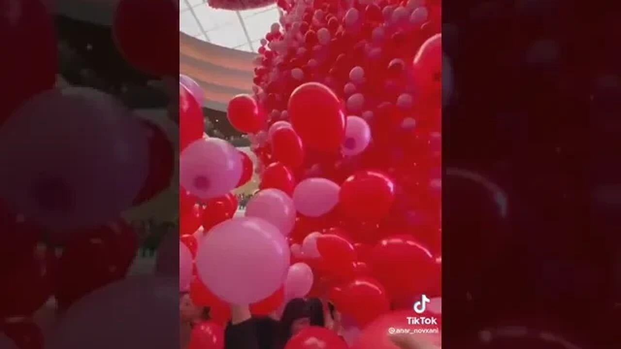 Releasing 5000 balloons