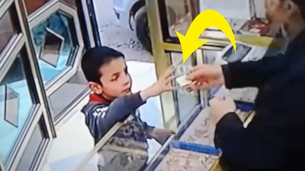 Child Entering A Jewelry Shop To Buy A Gift For His Mother What Happend Next Will Make You Cry !