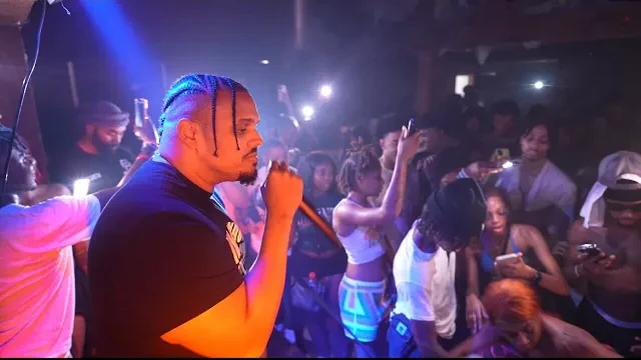BEATKING PERFORMED OUTSIDE AT MY PARTY