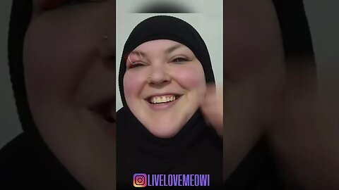 Foodie Beauty Worried She Wont Fit In The Airplane Seat She Gained Weight