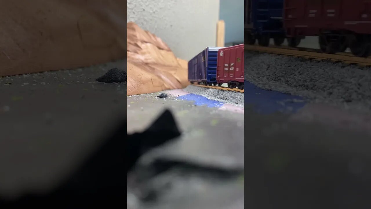 N Scale FP45leaving mountain pass