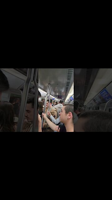 #Paseando▫️ Metro De Barcelona #TMB 📌 Estación Diagonal ⌚ 14:45 📅 28.04.2023 🌍 #Barcelona 🇪🇸