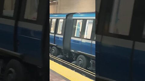 Montréal rubber tired metro