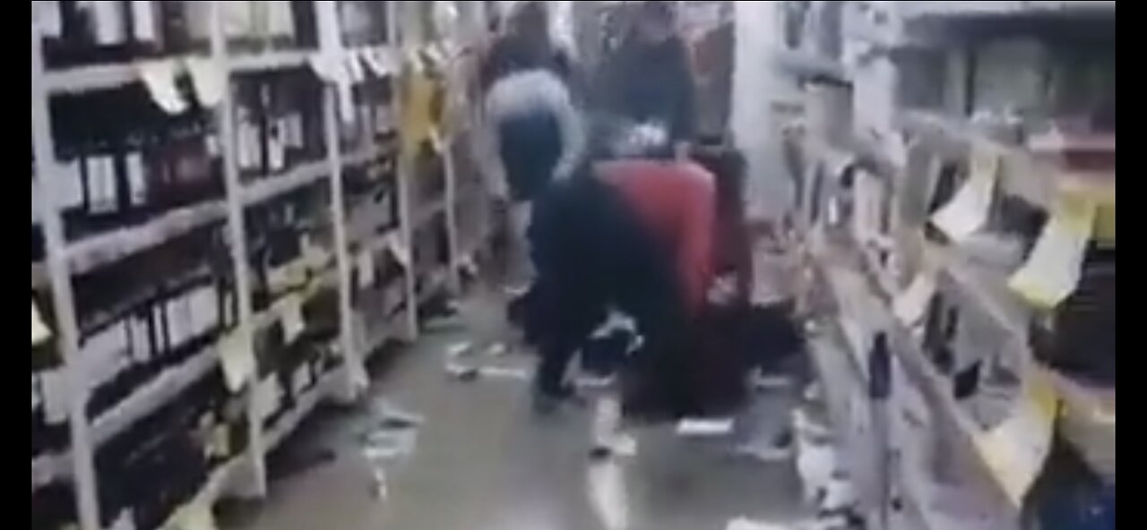 Mass Looting In Argentina Hits The Liquor Stores First !!!