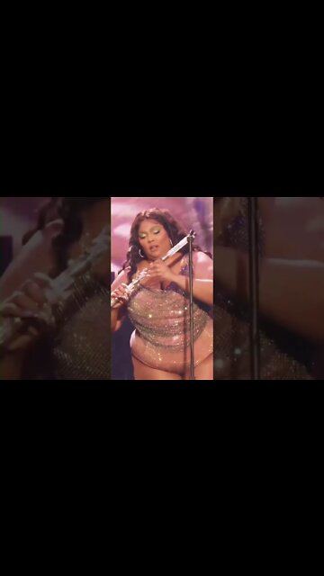 Lizzo First Person To Ever Play This Ancient Crystal Flute| Adds Some Twerking #lizzo