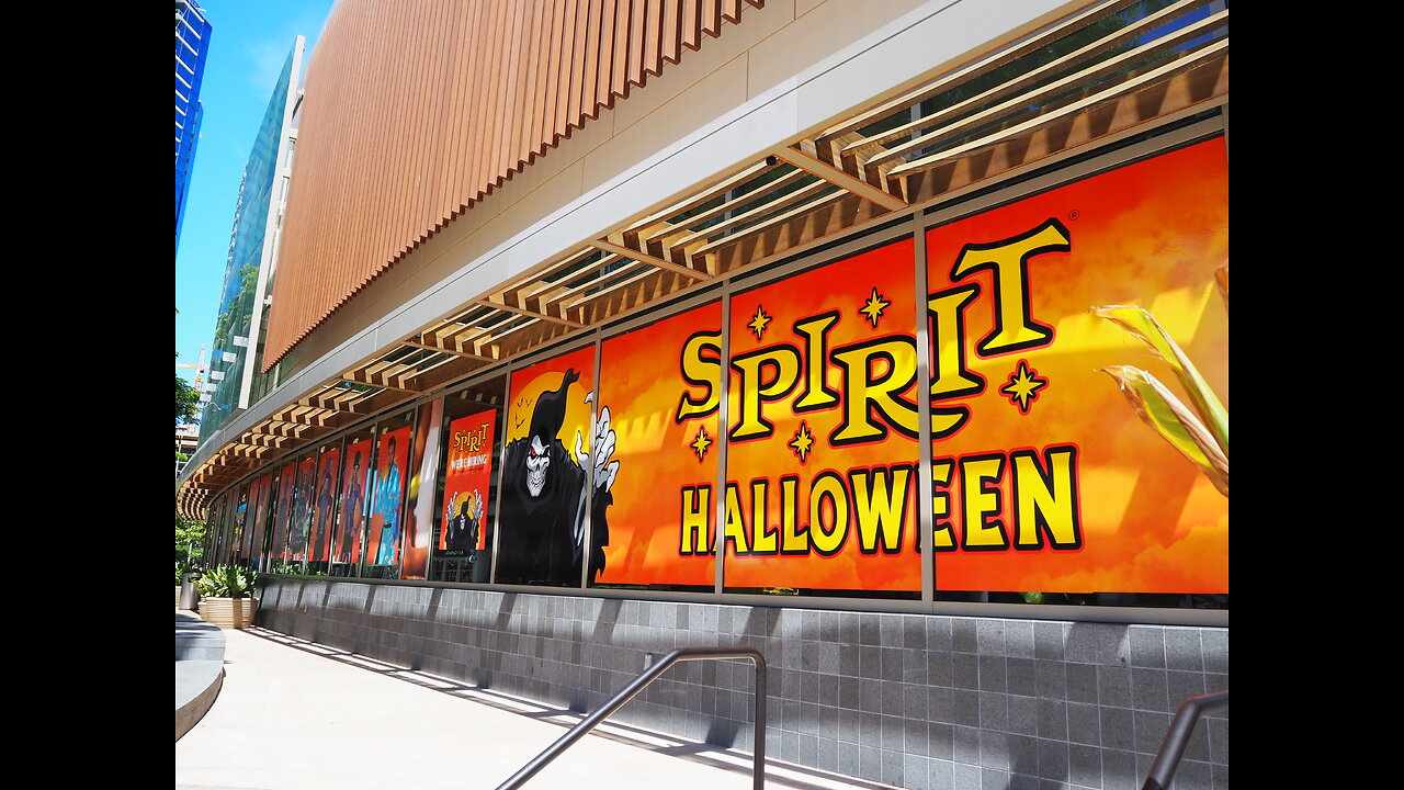 INSIDE SPIRIT HALLOWEEN