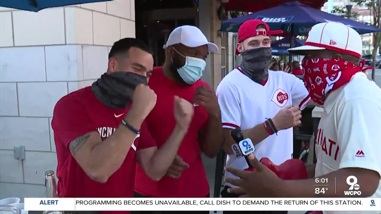 WCPO's Larry Seward leads cheer for Reds