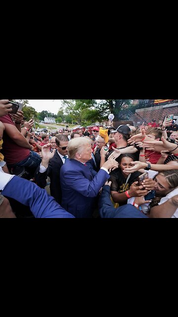 Trump's got the touch 👊🔥