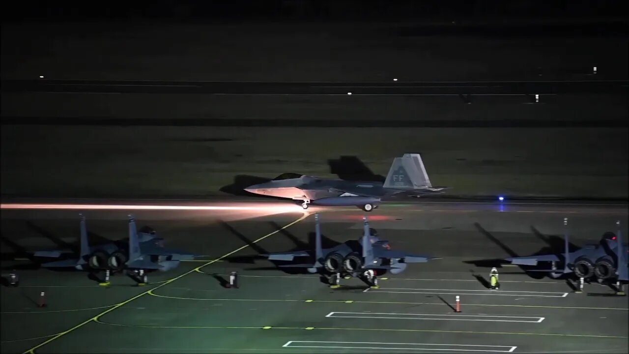 1st Fighter Wing F-22 Raptors deploy to the United Arab Emirates