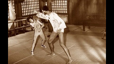 Cross kick Studio Films Bruce Lee Game of Death