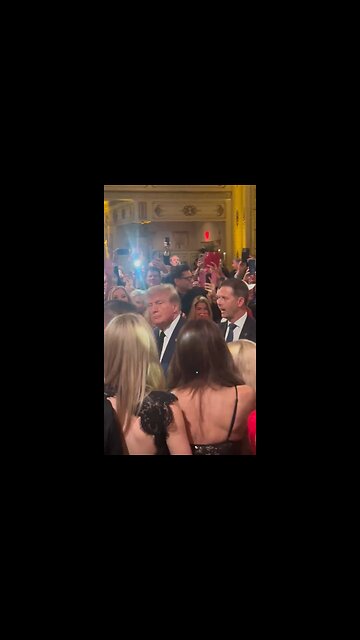 President Trump arrives at Mar-A-Lago with First Lady Melania Trump!!!
