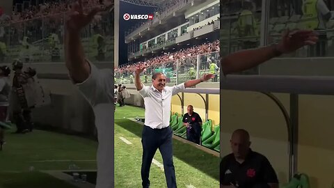 Ramon Diaz comemorando a vitória do Vascão