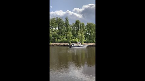 A DAY ON THE TOWN😎📸SEEING BOAT’S SAILING ON CALM WATERS🌤️⛵️🍃🌲🍃🌳