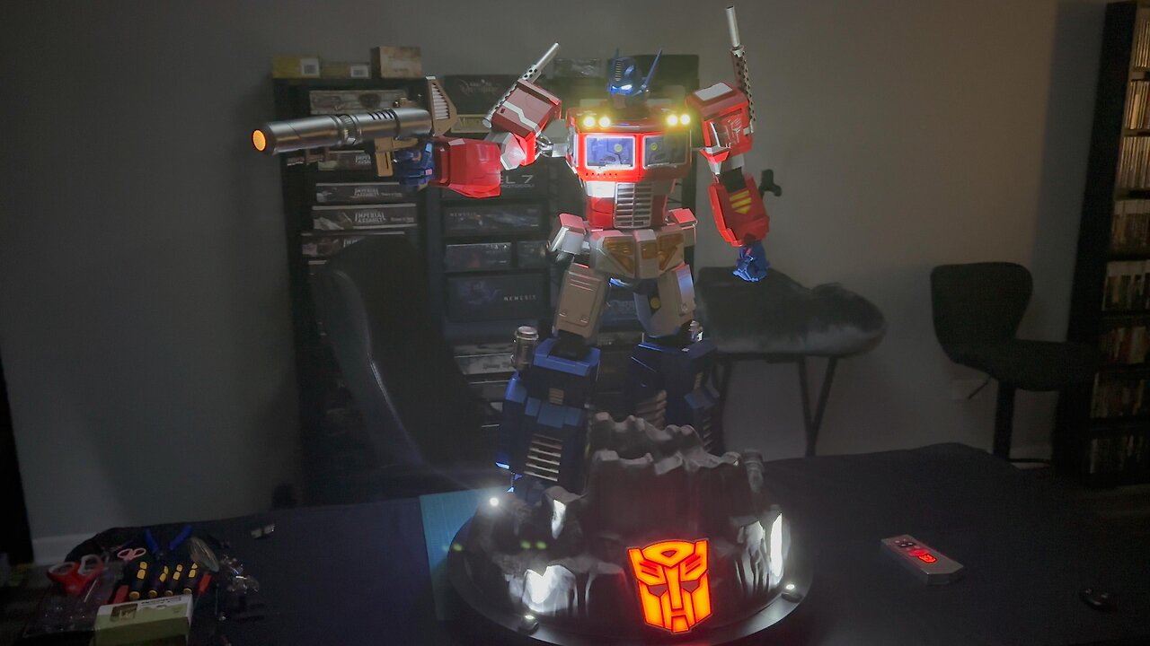 Agora Models Optimus Prime - The Base