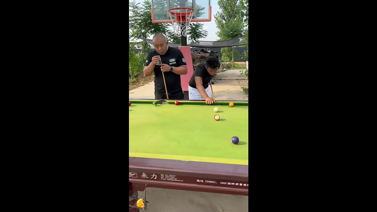 Funny billiard game, funny video.