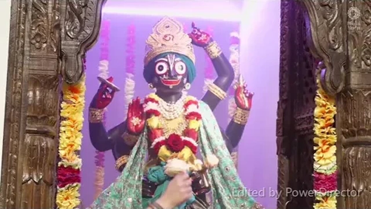 1º Arathi às divindades de Sri Vitthal Dham após Prana Pratishtha, 2º dia da inauguração do Templo
