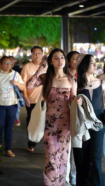 Capturing the Essence: Filipina Street Photography"