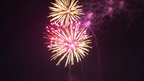 Las Vegas police say don't call 911 to report fireworks