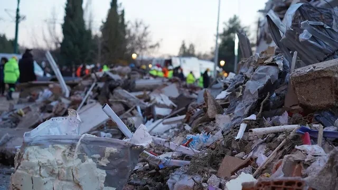 Terrifying video shows MOMENTS the buildings collapsed in Turkey in 7.8 magnitude earthquake