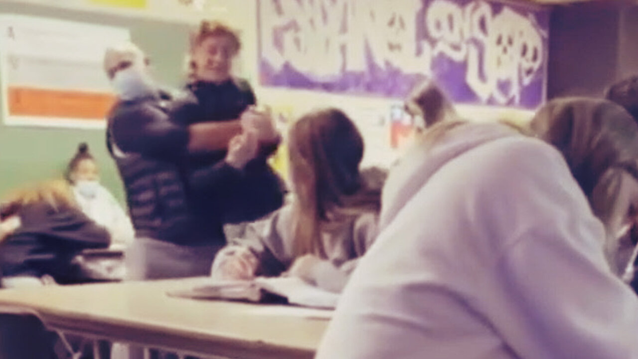 HIGHLIGHTS - Teacher Assaults Student For Not Wearing The Mask