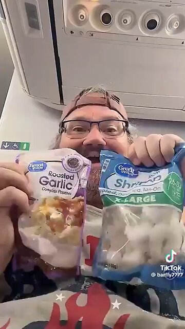 Man Cooks Shrimp in Airplane Bathroom 🚨