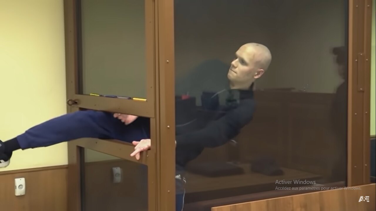 Court Cam: Russian Man Tries to Escape from Court