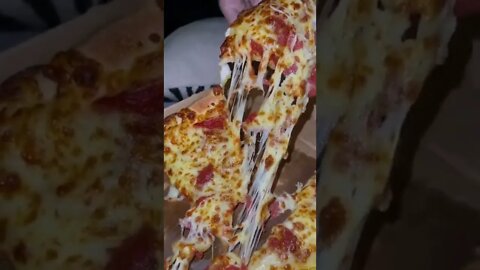 Famous yummy 🤤 pizza 🍕 in city 😋#ytshorts #shorts #Food #Streetfood #UpFoodReview