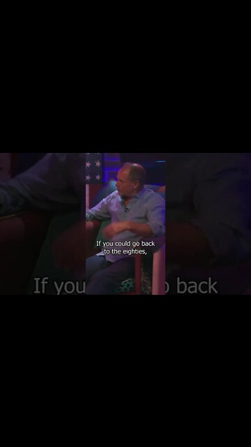 Woody Harrelson has NO PHONE