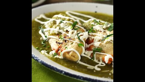 Tlacoyos Drowned with Chicharrón