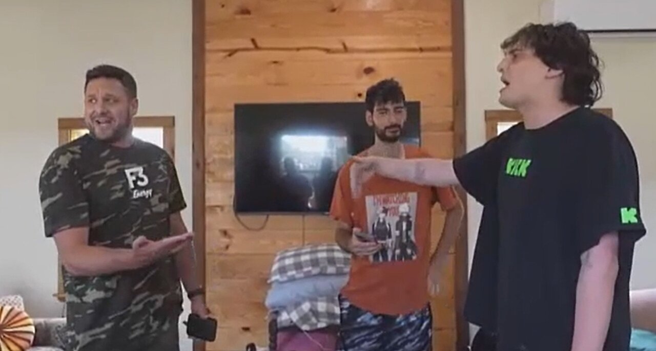 IP2 Stories - Ice Poseidon Hunger Games Day 4