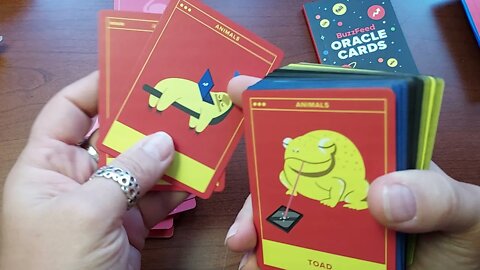 Unboxing BuzzFeed Oracle Cards Deck.