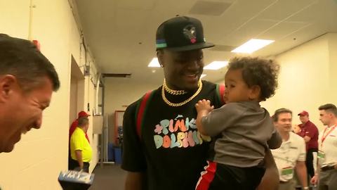 Milwaukee's Demetrius Harris catches up with Lance Allen