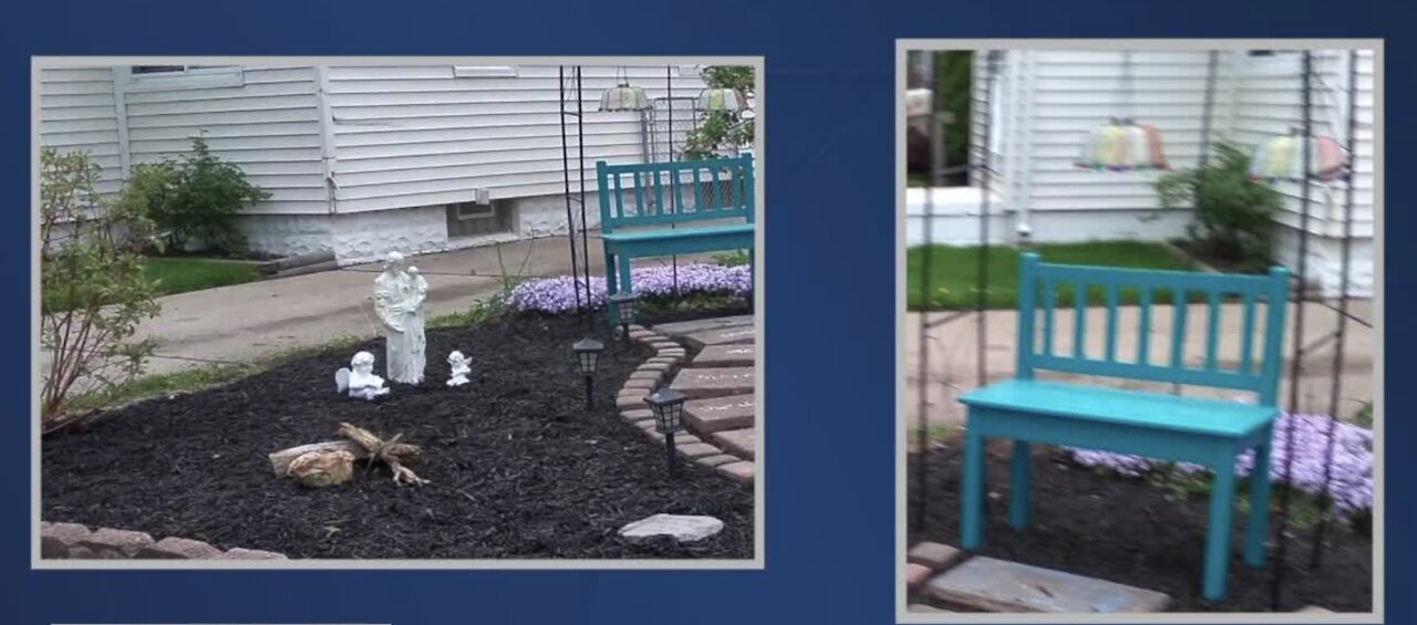 Sentimental items stolen from yard in Lincoln Park