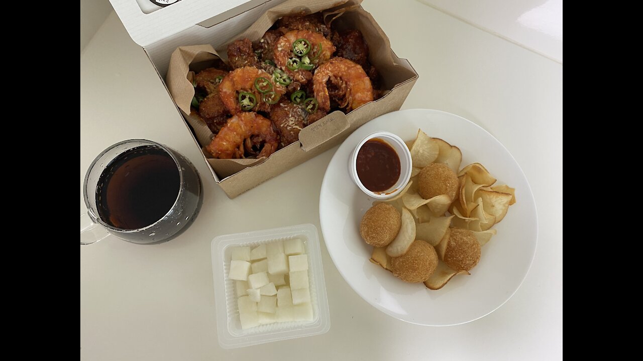 Korean food , Korean Chicken, Eating chicken while studying at home