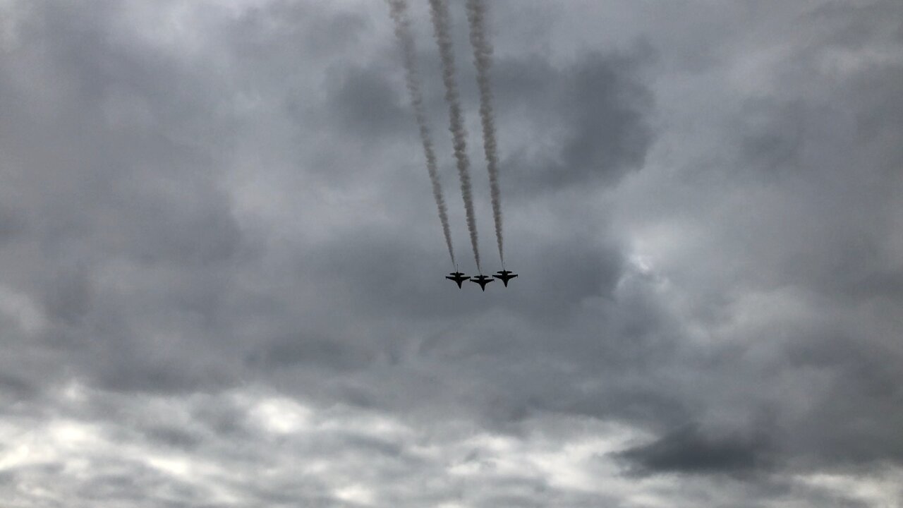 THE THUNDERBIRDS FLYOVER