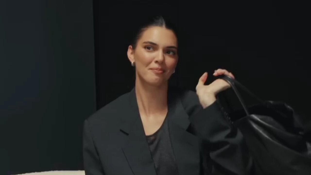 Kendall Jenner What's in Your Bag 🛍️?