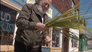 Retired florist gives away hundreds of palm leaves for Palm Sunday