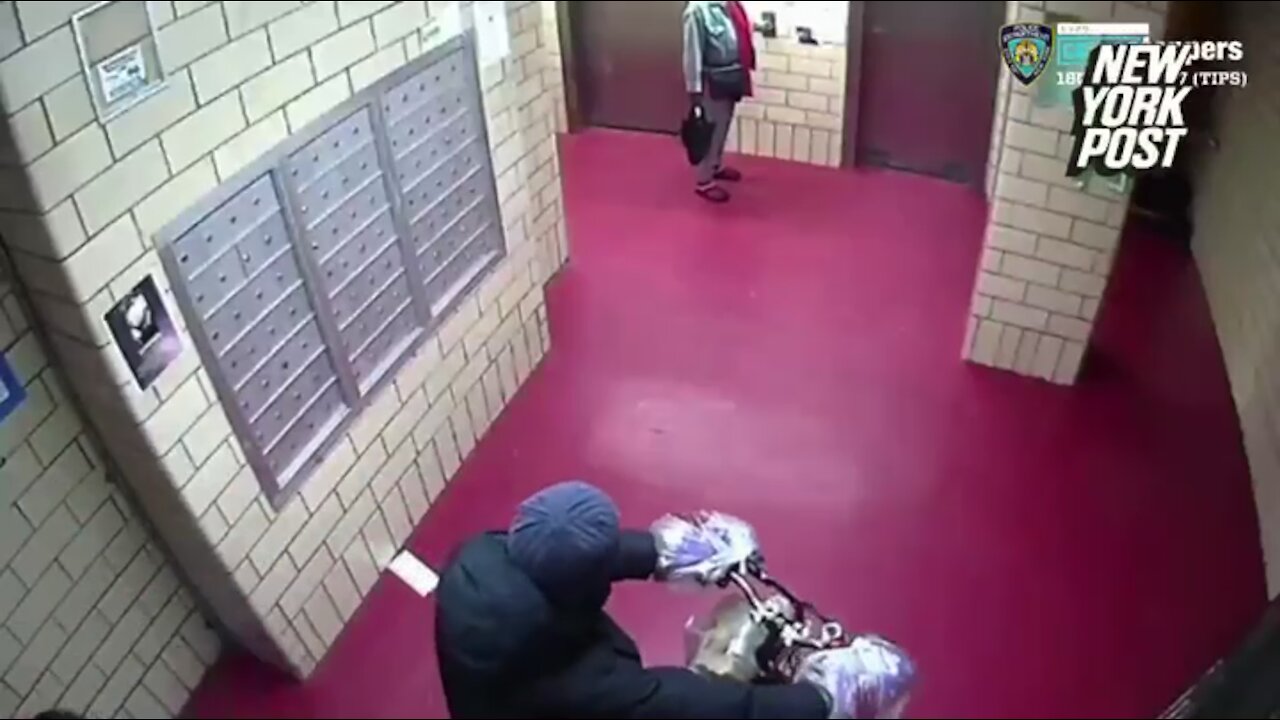 Two black men beat man to pick his pockets in New York