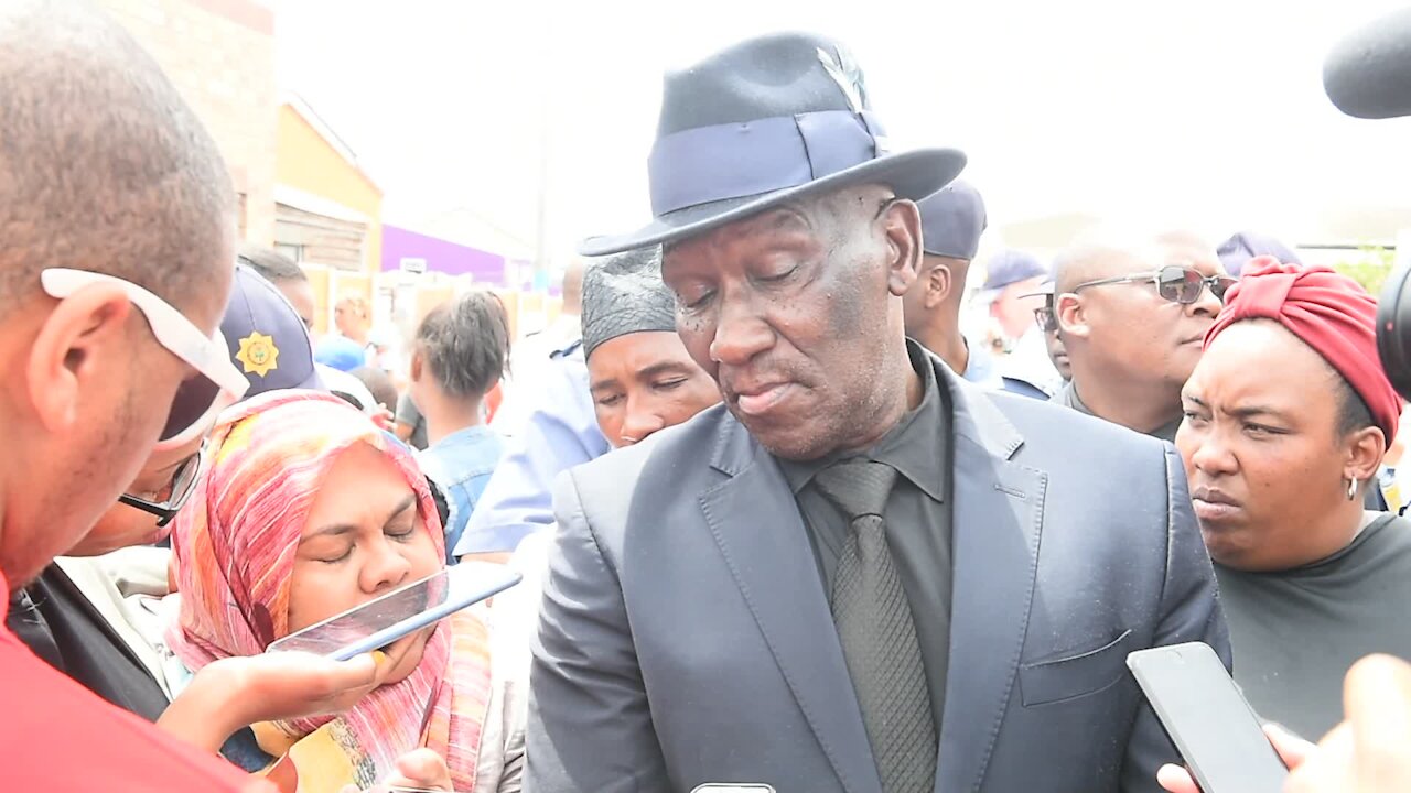 SOUTH AFRICA - Cape Town - Bheki Cele visit Ayesha Kelly's family (video) (5yN)