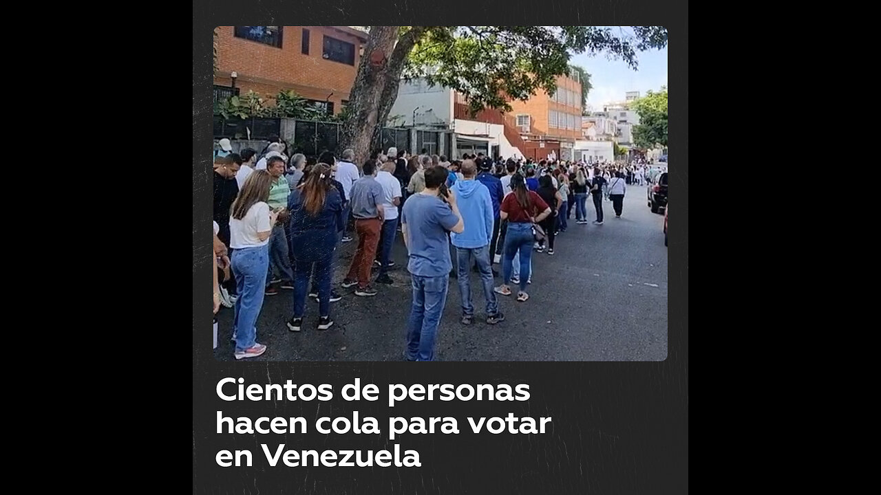 Los venezolanos hicieron cola desde las primeras horas de la mañana para depositar su voto