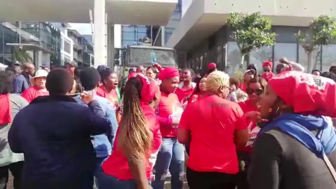 South Africa - Cape Town - NEHAWU March (Video) (Yia)