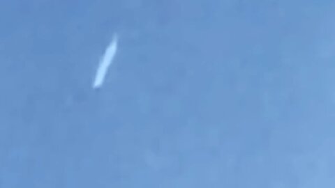 UFO flys straight up to flyby pulsing object Gulf Coast