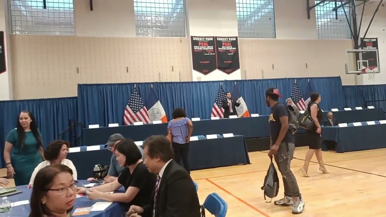 @ImpunityCity the preshow Sunset Park High School for the @NYCMayor @NYCMayorsOffice Town hall.