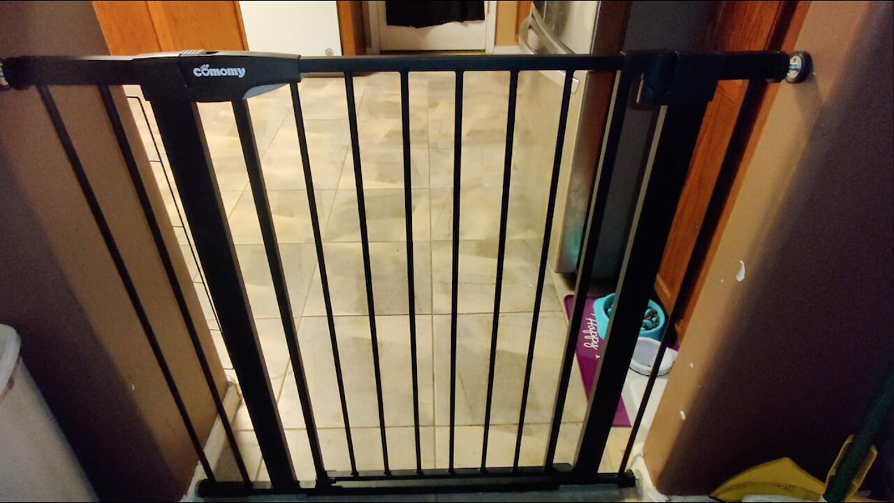 Comomy Extra Tall Baby & Dog Gate