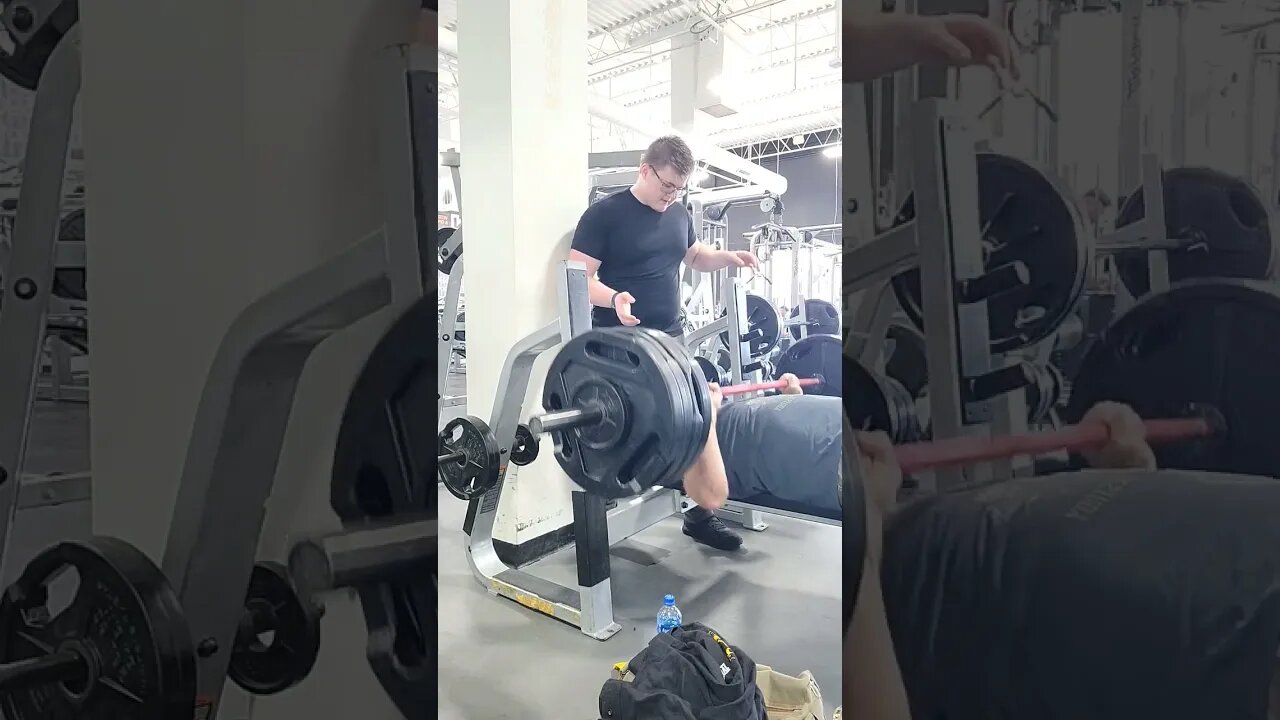 415lbs Raw Bench, Crazy 🤪 old man